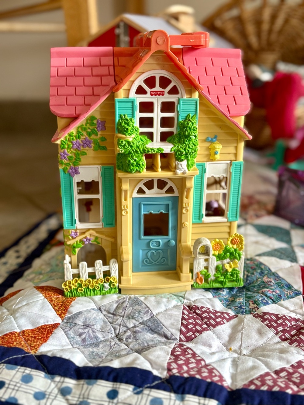 Vintage Fisher-Price Loving Family Sweet Streets Country Cottage Doll House 2000